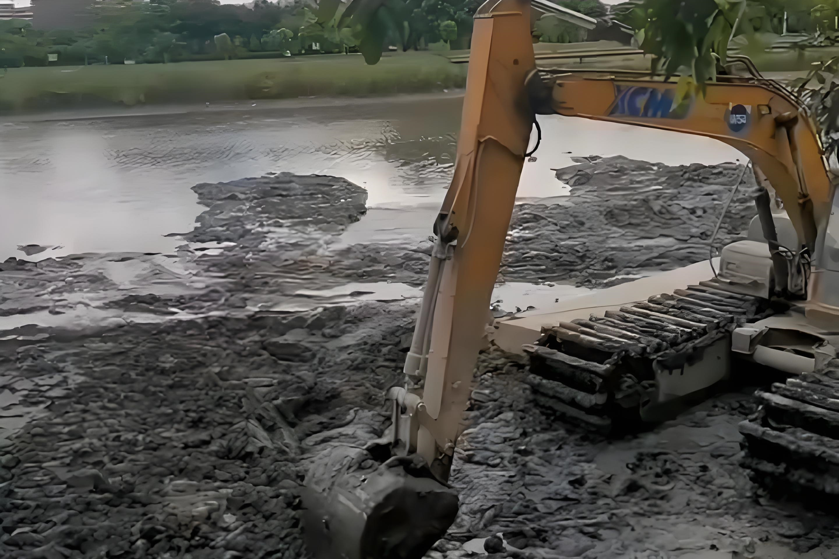 廣東東莞挖機清淤施工隊-水塘清淤需要請專業隊伍嗎?